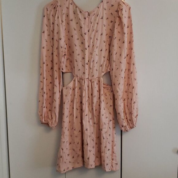Forever 21 Floral Cut Out Dress - Picture 6 of 6